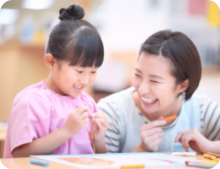 個別活動を大切にしながら、社会性とコミュニケーション力を育みます